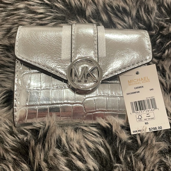 Authentic Carmen Michael Kors wallet - Picture 4 of 8